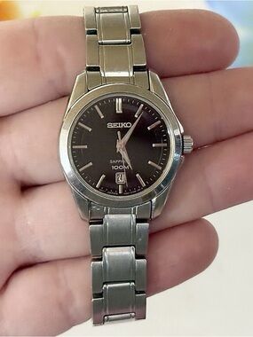 Vintage Seiko Sapphire Crystal Day/Date Luxury Women’s Black Watch WORKS!